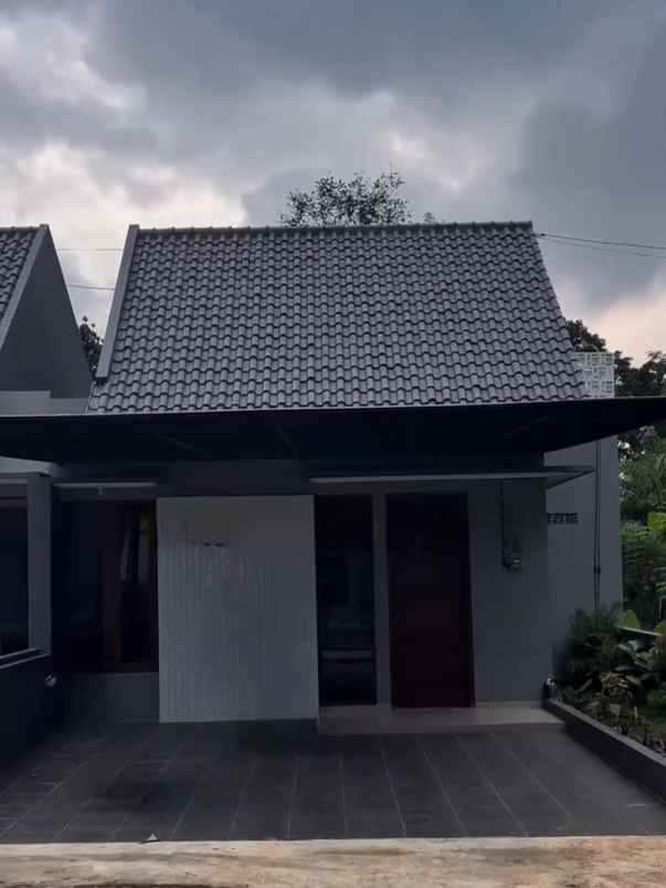 dijual rumah gunung pati
