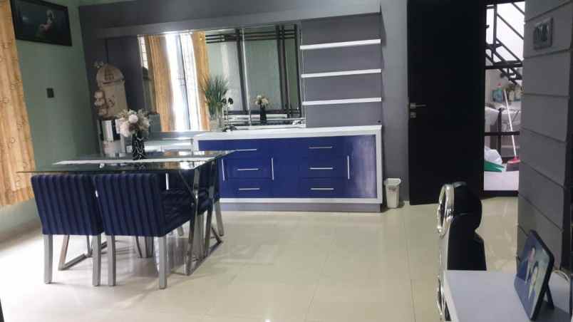 dijual rumah hans regency manyar