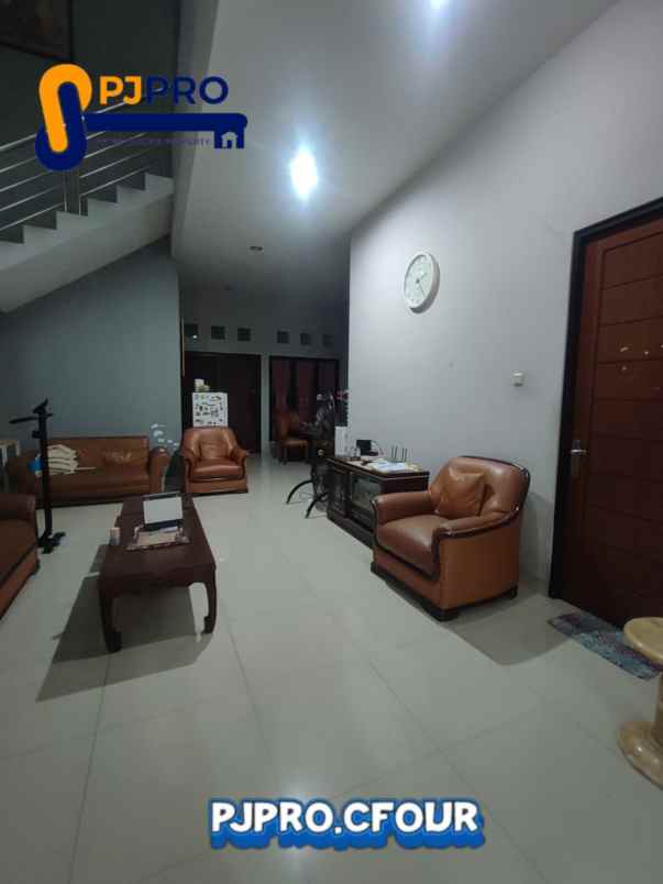 dijual rumah harapan indah