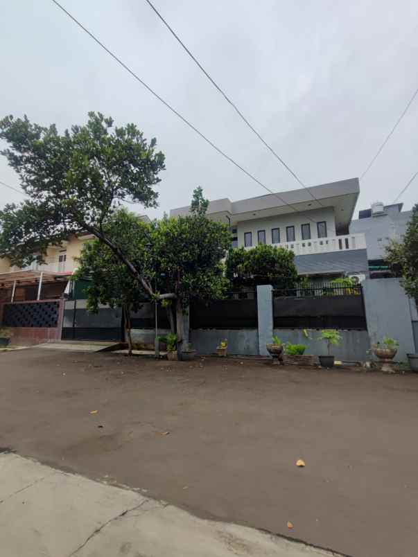 dijual rumah harapan indah