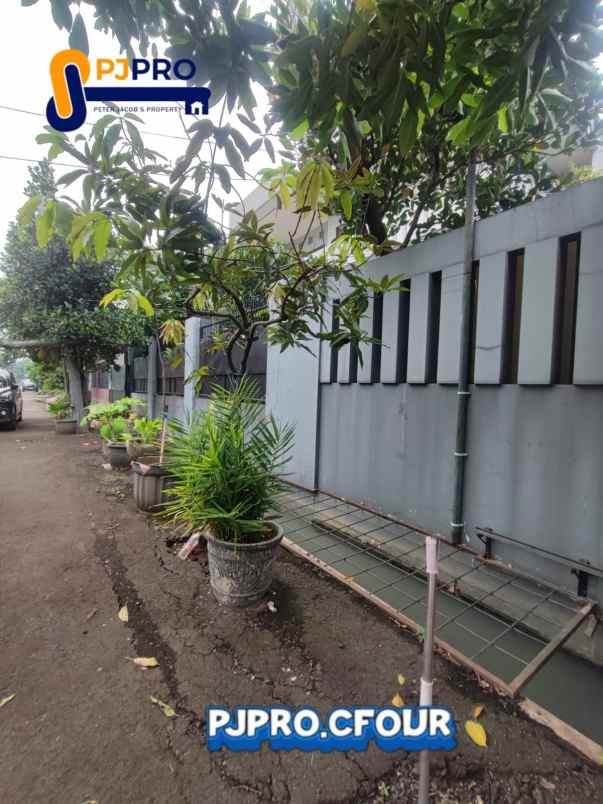 dijual rumah harapan indah