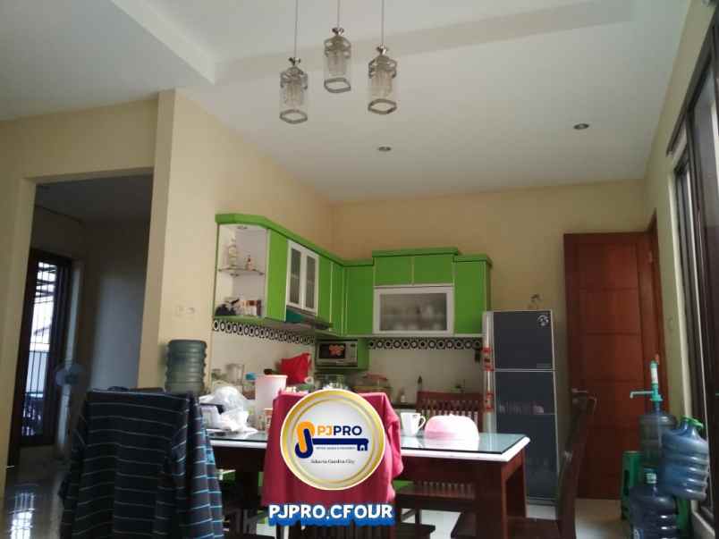 dijual rumah jalan alamanda indah