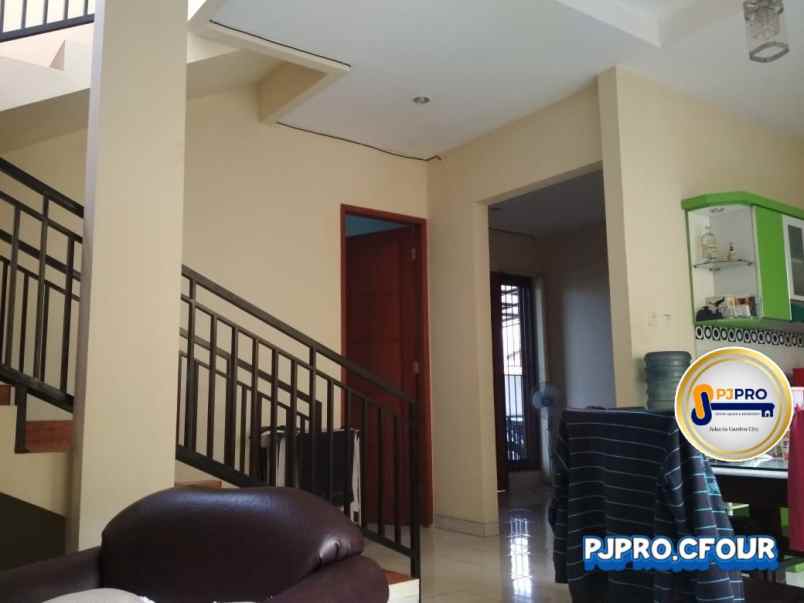 dijual rumah jalan alamanda indah