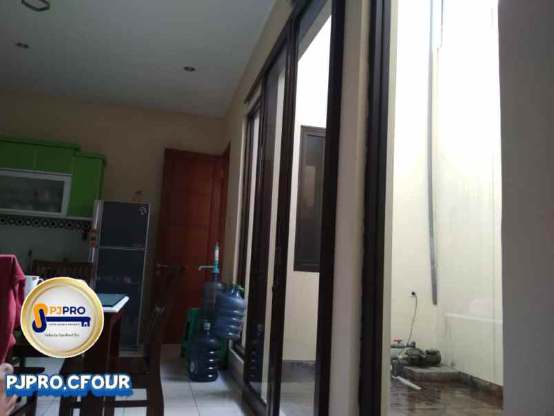 dijual rumah jalan alamanda indah