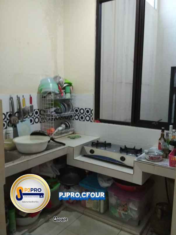 dijual rumah jalan alamanda indah