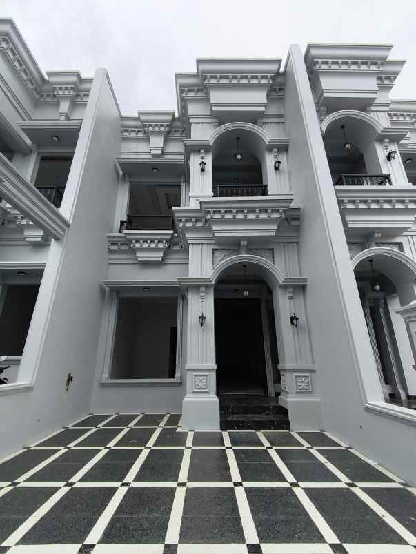 dijual rumah jalan boulevard gdc