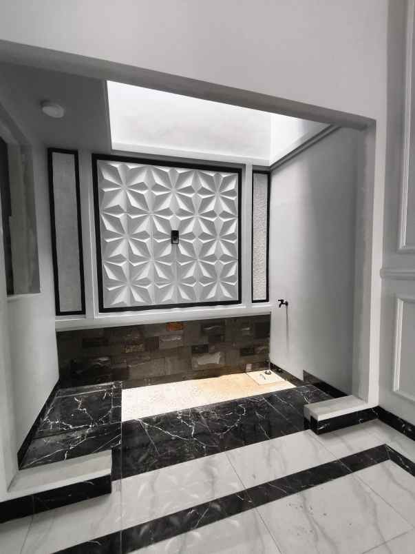 dijual rumah jalan boulevard gdc