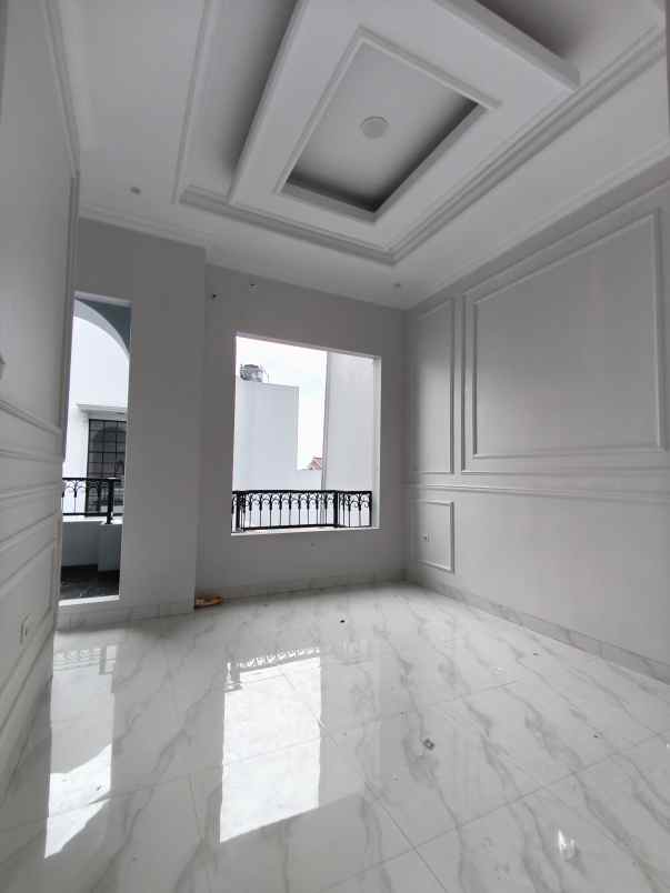 dijual rumah jalan boulevard gdc