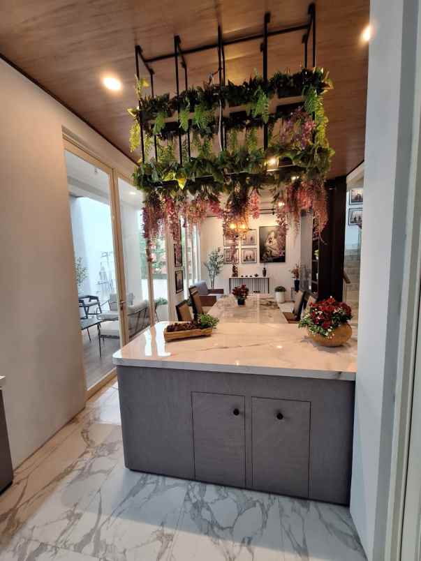 dijual rumah jalan pakuwon indah