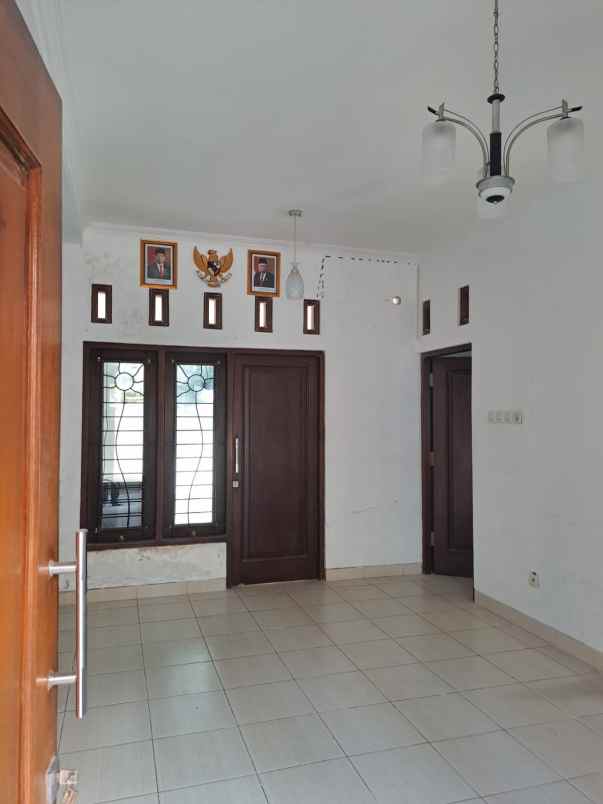 dijual rumah jalan palagan km 9