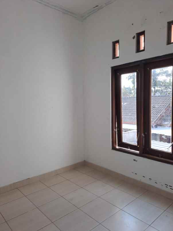 dijual rumah jalan palagan km 9