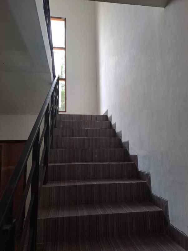 dijual rumah jalan palagan km 9