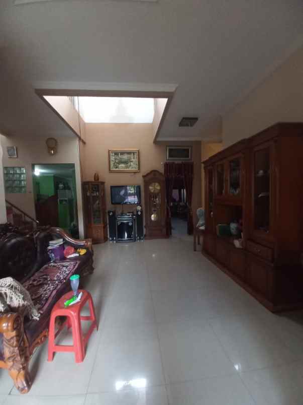 dijual rumah jalan ratna jatibening