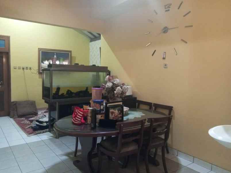 dijual rumah jalan ratna jatibening