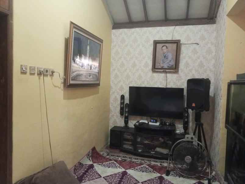 dijual rumah jalan ratna jatibening