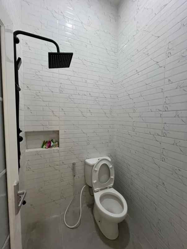 dijual rumah jalan raya benda baru