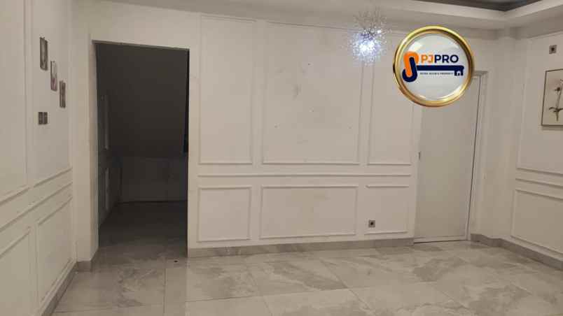 dijual rumah jalan raya boulevard