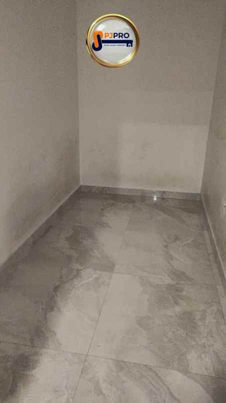 dijual rumah jalan raya boulevard