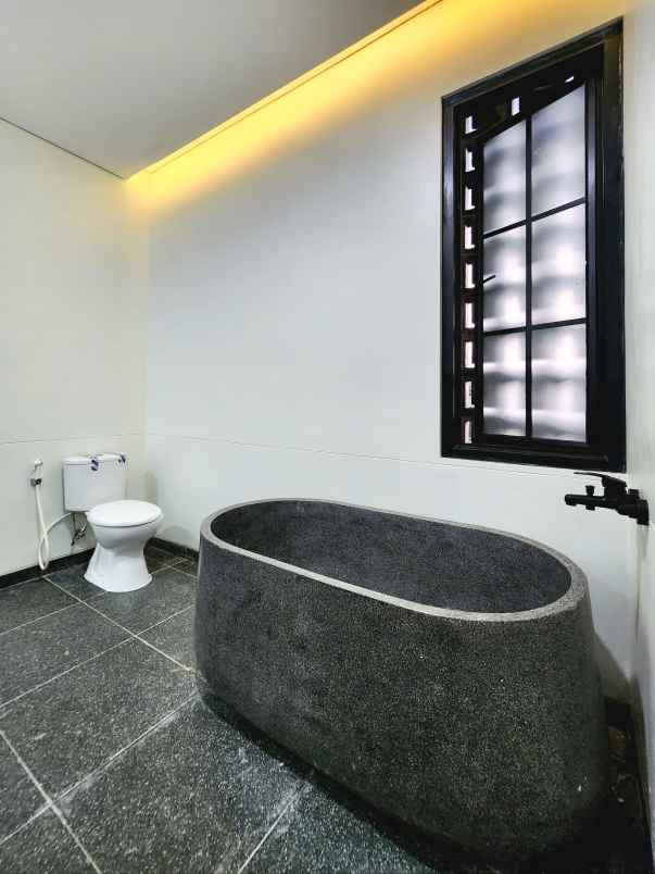 dijual rumah jalan raya cilandak