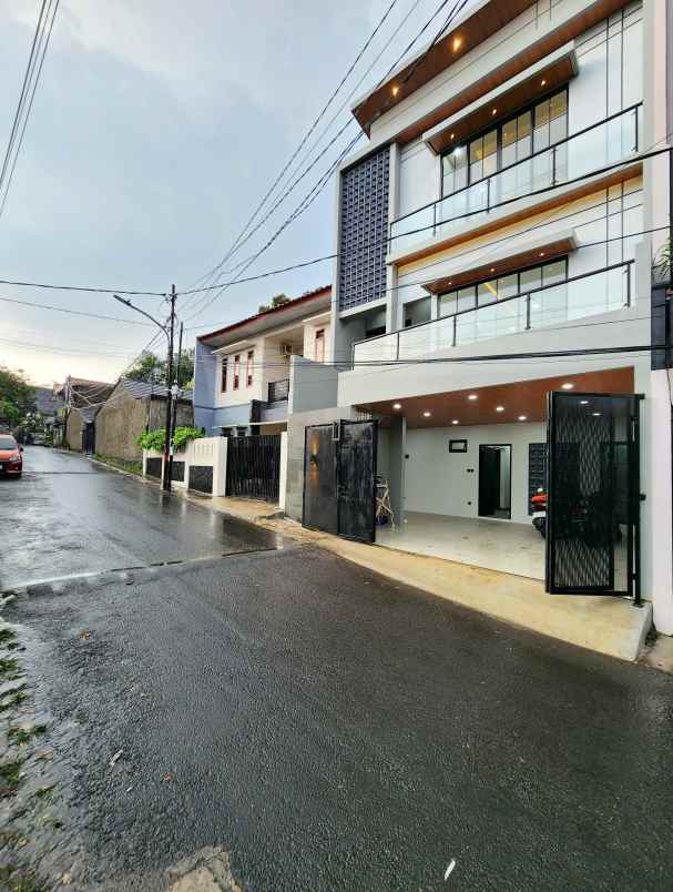 dijual rumah jalan raya cilandak