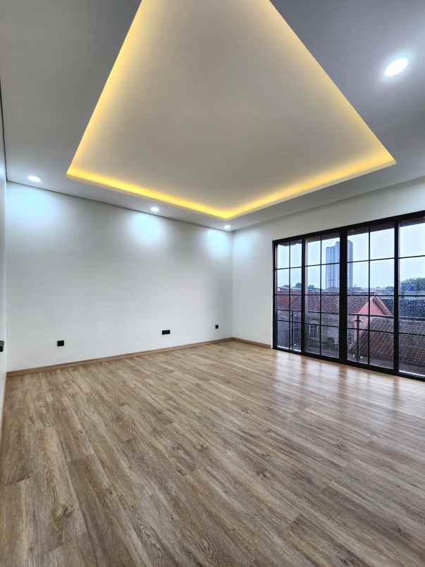 dijual rumah jalan raya cilandak