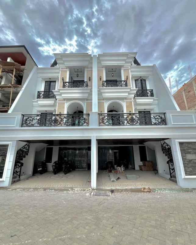 dijual rumah jalan raya jagakarsa