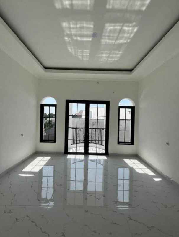 dijual rumah jalan raya jagakarsa