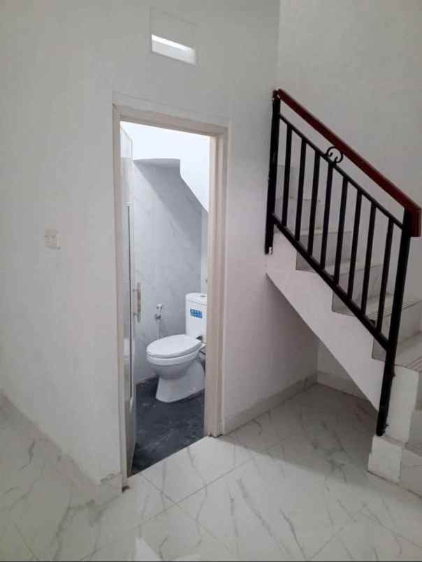 dijual rumah jalan raya jagakarsa