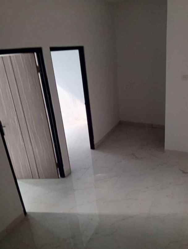 dijual rumah jalan raya jagakarsa