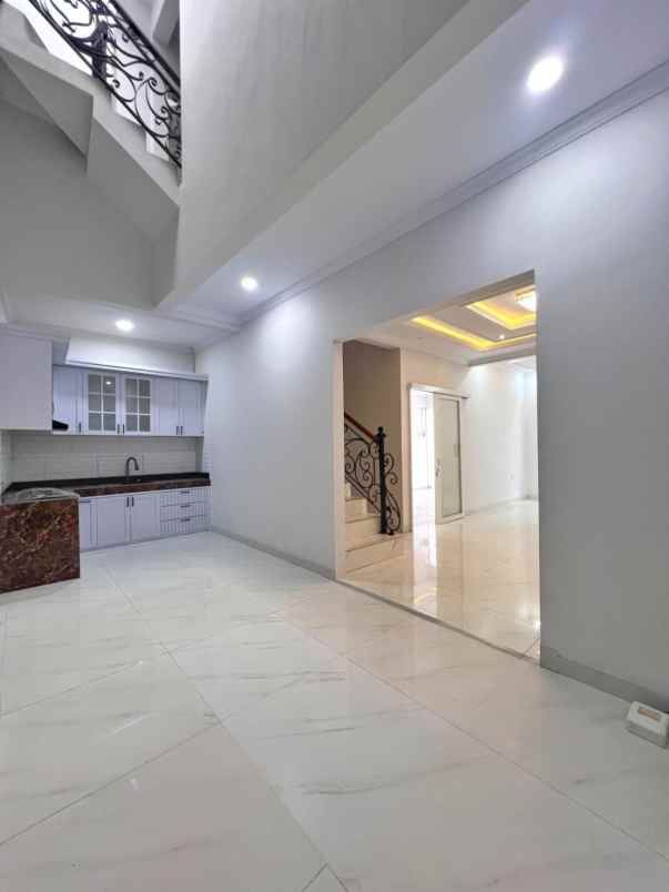 dijual rumah jalan raya kahfi jagakarsa