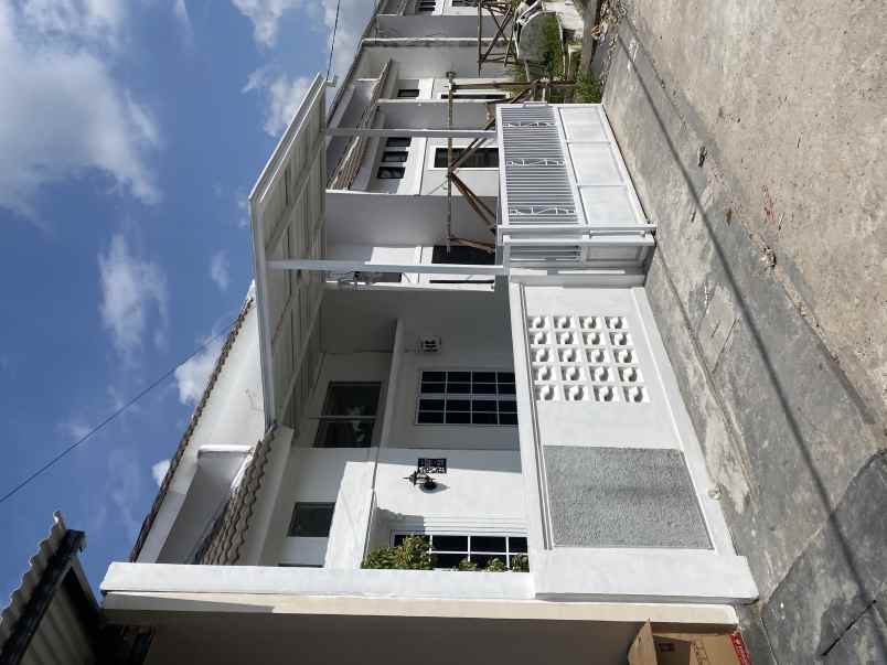 dijual rumah jalan raya megu cisoka