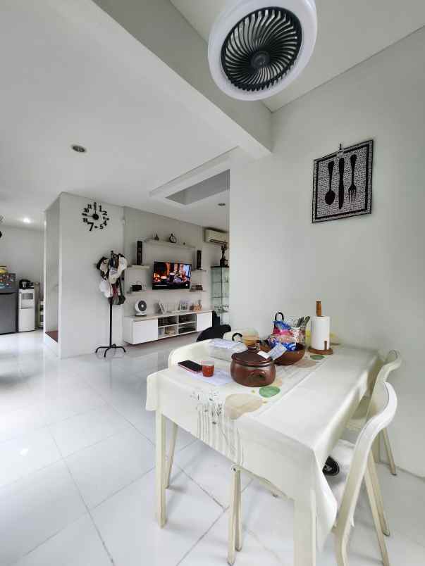 dijual rumah jalan raya rc veteran