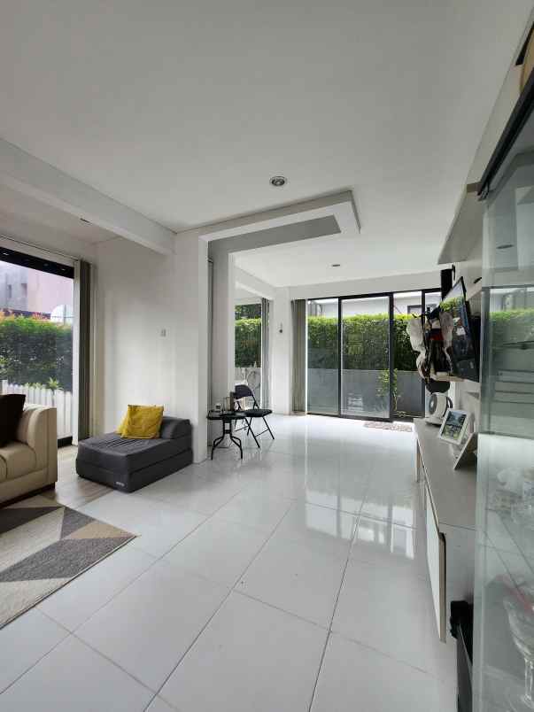 dijual rumah jalan raya rc veteran