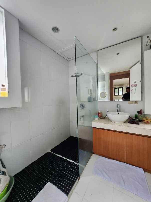 dijual rumah jalan raya rc veteran