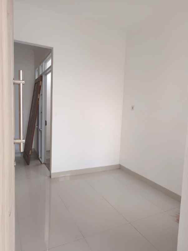 dijual rumah jalan raya sepatan mauk