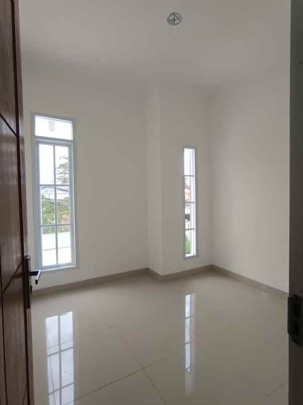 dijual rumah jalan raya sepatan mauk