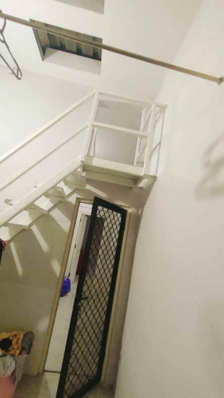 dijual rumah jalan semampir tengah