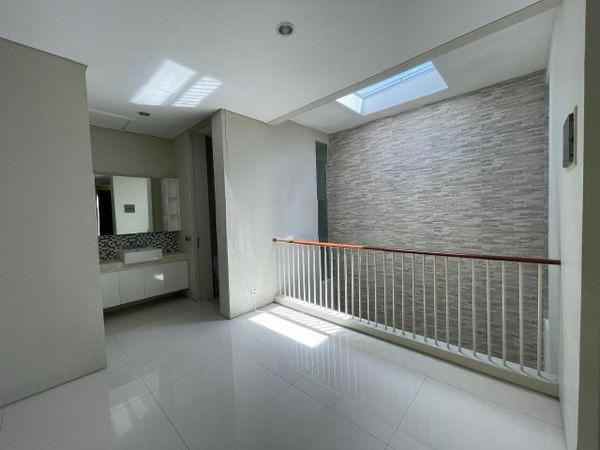 dijual rumah jalan stonegate citraland