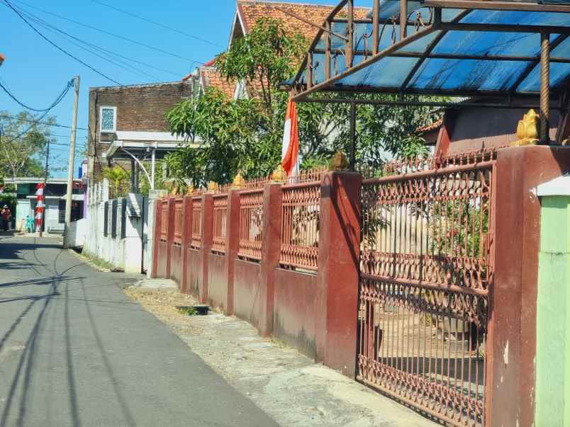 dijual rumah jalan wiratama