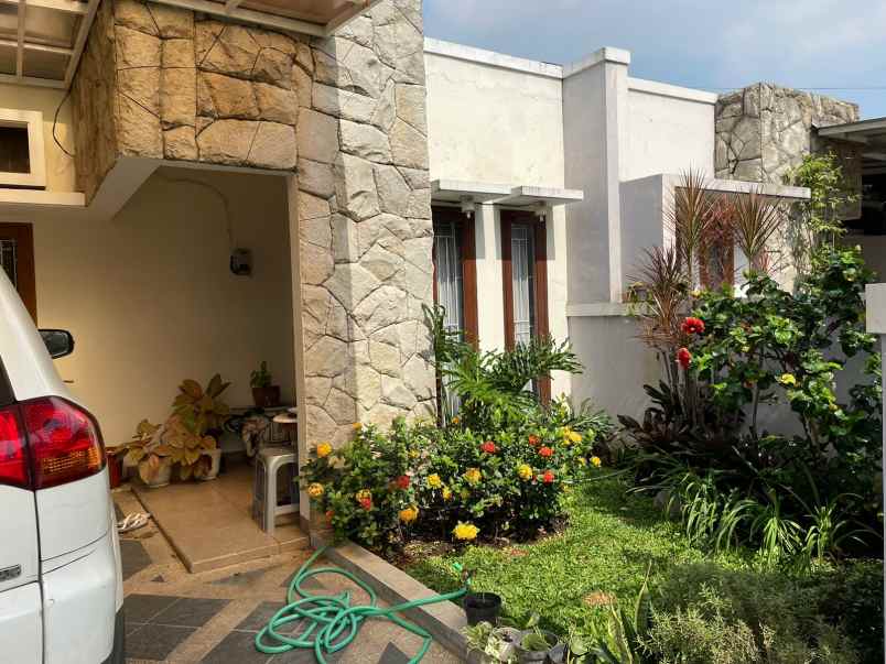dijual rumah jl arcamanik