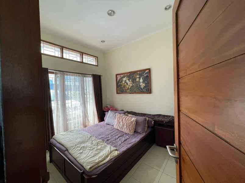 dijual rumah jl arcamanik