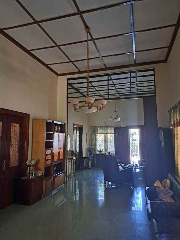 dijual rumah jl bawean