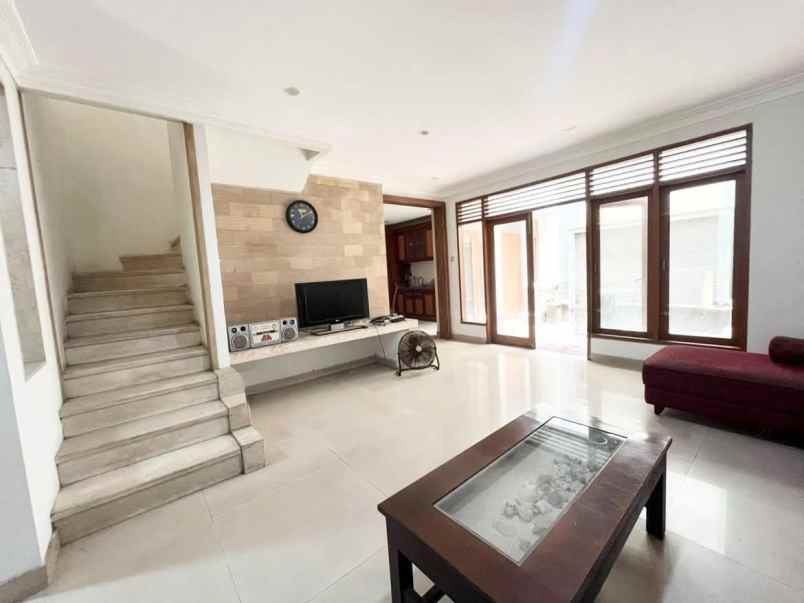 dijual rumah jl benda kebayoran baru