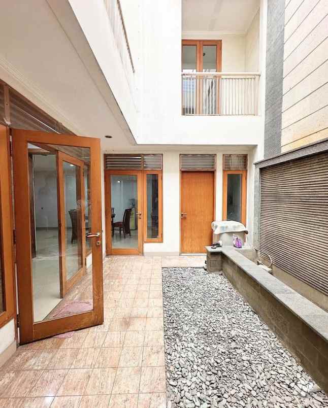 dijual rumah jl benda kebayoran baru