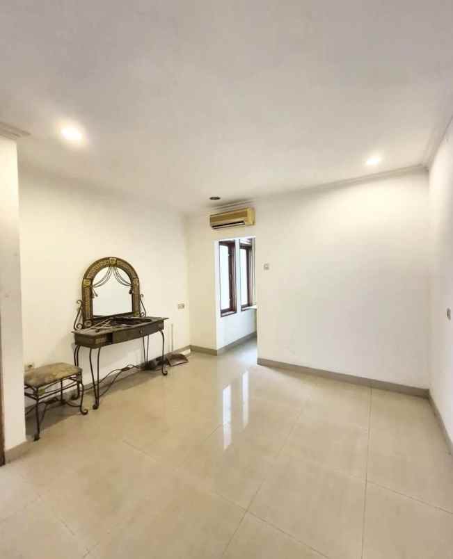 dijual rumah jl benda kebayoran baru