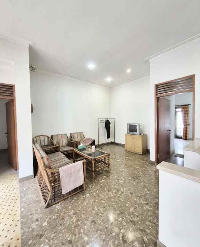 dijual rumah jl benda kebayoran baru