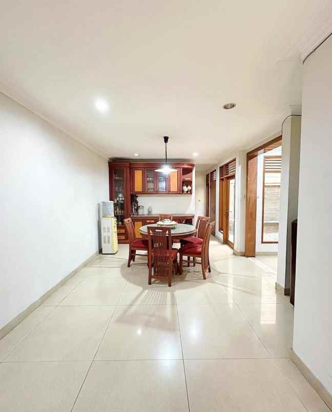dijual rumah jl benda kebayoran baru