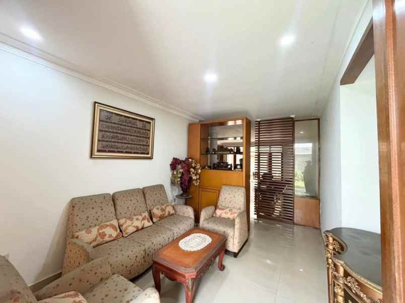 dijual rumah jl benda kebayoran baru