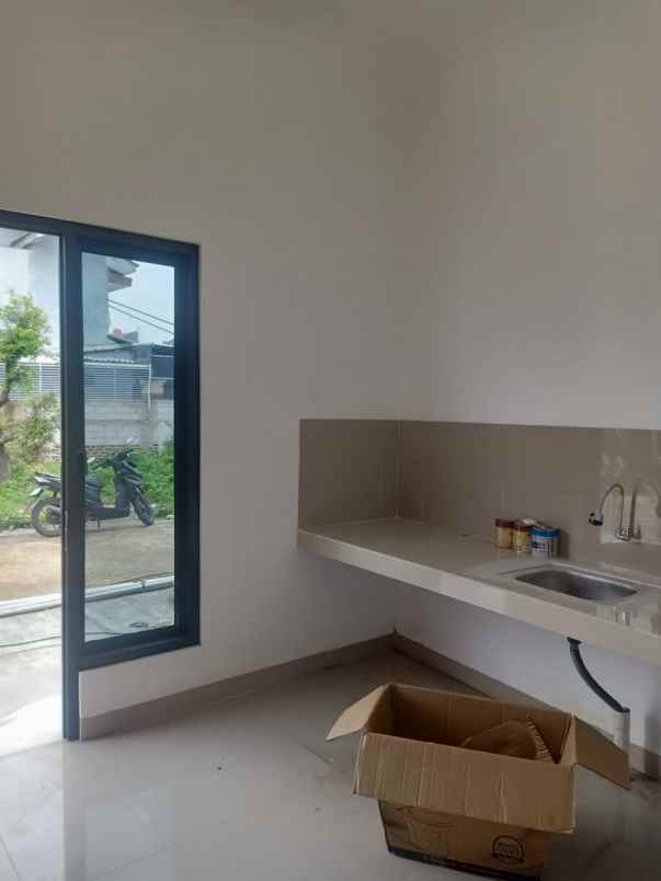 dijual rumah jl cahaya kemang permai