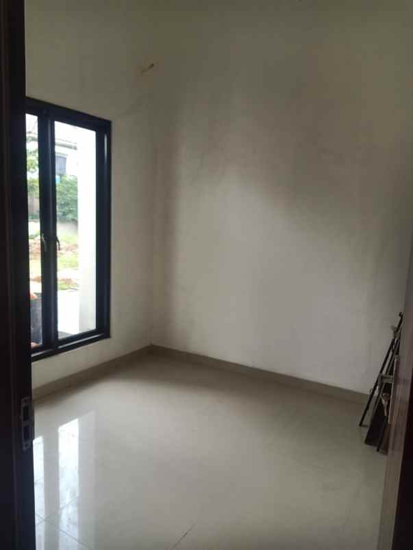 dijual rumah jl cahaya kemang permai